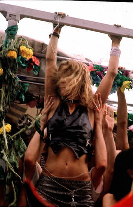27 Techno 96: Love Parade Berlin, Straße des 17. Juni unter dem Motto we are one family , ca. 600 000 Besucher, Party, Tanz, Techno, Rave, Raver, Loveparade, Publikum, Copyright: xPOP-EYE Morlokx 00001359_00001359