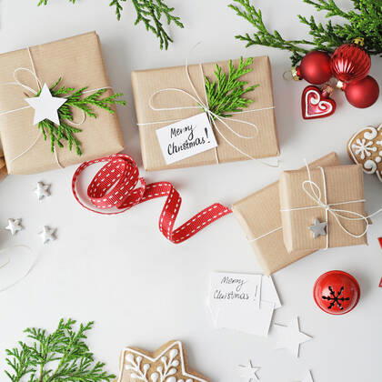 IMAGO Creative: Weihnachten, DIY, Geschenke verpacken - Nachhaltigkeit vorbereitung,weihnachtsgeschenk,einpacken
