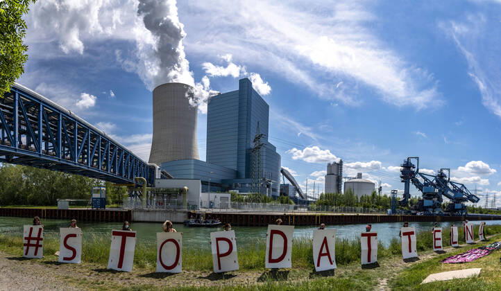 Bilder des Jahres 2020, News 05 Mai News Bilder des Tages Protest gegen das Uniper Steinkohlekraftwerk Datteln 4, der Gruppierung Endegelände, Datteln, NRW, Germany Protest Datteln4