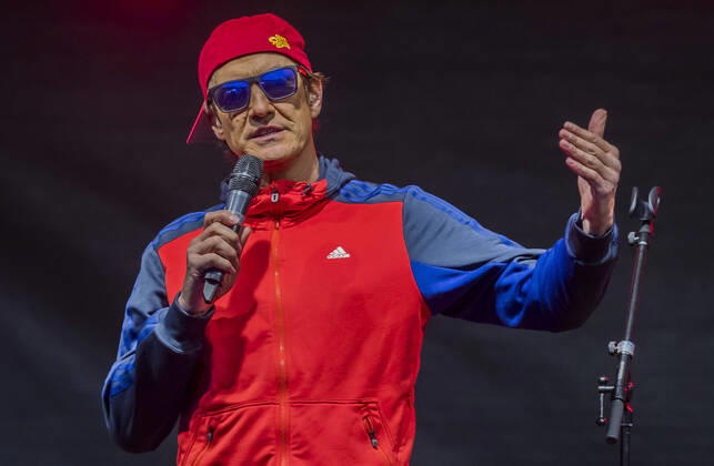 Bilder des Jahres 2020, Entertainment 05 Mai Entertainment Themen der Woche KW21 CARantäne - Lachen ist gesund! mit Matze Knop Unterhaltung: CARantäne - Lachen ist gesund! mit Matze Knop am 20.05.2020 im Autokino in Recklinghausen (Nordrhein-Westfalen). Matze Knop steht im Autokino in Recklinghausen auf der Bühne Recklinghausen Autokino Nordrhein-Westfalen Deutschland Copyright: xMarcoxSteinbrenner Kirchner-Mediax