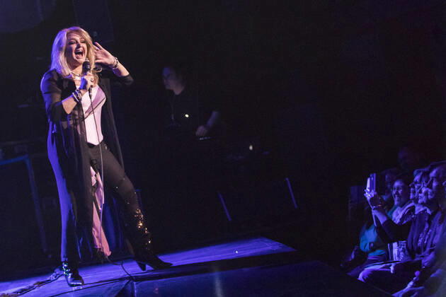 19 Bonnie Tyler, Saengerin Bonnie Tyler auf 40 Years It s A Heartache Tour live im Berliner Friedrichstadtpalast am 21.03.2018. Pop, Rock, Country, Popmusik, Rockmusik, Publikum, Fans, Zuschauer, Musik Berlin Deutschland, Germany Copyright: xPOP-EYEx xBenxKriemannx 10092874_BonnieTyler_9773