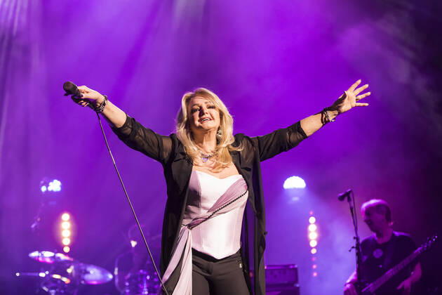 19 Bonnie Tyler, Saengerin Bonnie Tyler auf 40 Years It s A Heartache Tour live im Berliner Friedrichstadtpalast am 21.03.2018. Pop, Rock, Country, Popmusik, Rockmusik, Musik Berlin Deutschland, Germany Copyright: xPOP-EYEx xBenxKriemannx 10092879_BonnieTyler_0240