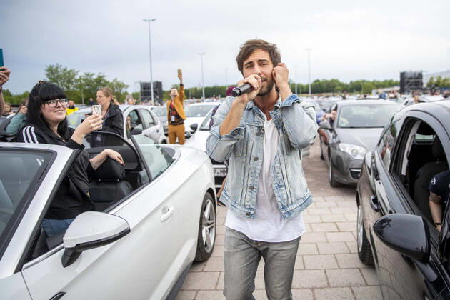 Bilder des Jahres 2020, Entertainment 05 Mai Max Giesinger live bei einem Autokonzert an der Messe. Erfurt, 22.05.2020