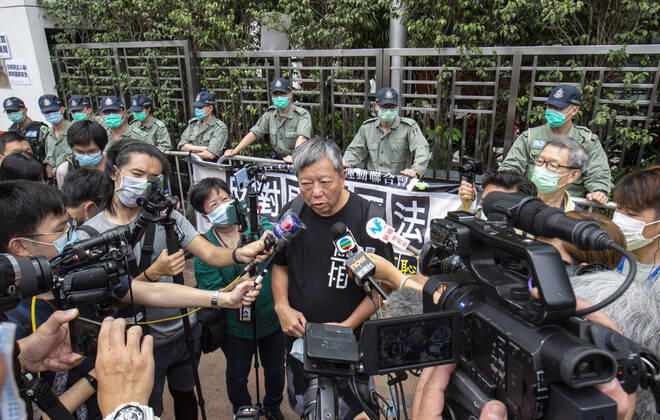 Bilder des Jahres 2020, News 05 Mai News Themen der Woche KW21 News Bilder des Tages May 24, 2020, Hong Kong, Hong Kong, China: With this years June 4th event banned, people participate in a 10km run to commemorate the 31st anniversary of the 1989 Democratic Movement in China that ended with the Tiananmen Square incident. The run takes in sites of importance to the fight for democracy in Hong Kong.LEE CHEUK-YAN (c), former legislator and one of the arrested Ã¢â‚¬oeDemocracy 15Ã¢â‚¬Â,speaks outside the Liaison Office of the Central PeopleÃ¢â‚¬â ¢s Government in Hong Kong SAR, Sai Yin Pun. The police make their presence felt. Hong Kong China - ZUMAr144 20200524_zap_r144_011 Copyright: xJaynexRussellx