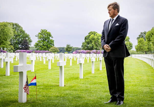 Bilder des Jahres 2020, Entertainment 05 Mai König Willem Alexander am Gedenktag anlässlich des 75. Jahrestages der Befreiung der Niederlande 24-05-2020 Margraten King Willem-Alexander attended the memorial day on the occasion of the 75th anniversary of the liberation of the Netherlands at the American cemetery Margraten. Due to the outbreak of the coronavirus COVID-19, this year s commemoration will be held in an adapted abbreviated form, without an audience.  Copyright: xPPEx
