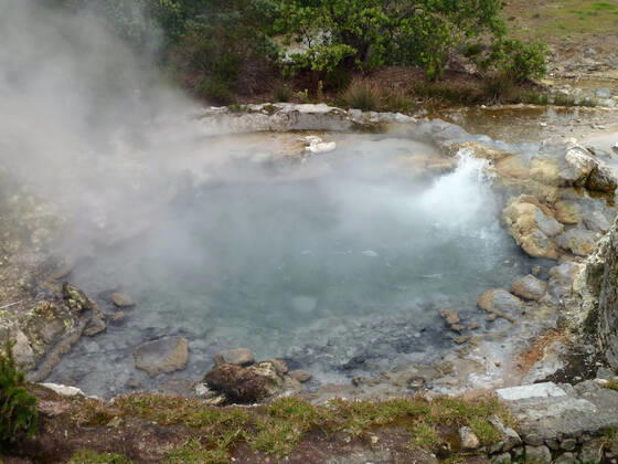 heiße quelle,thermalquelle,schwefelquelle