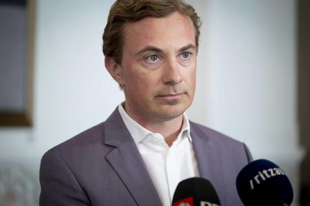 Kulturminister Joy Mogensen (S) er kaldt i aabent samraad om udbuddet af en ny digital public service-radiokanal paa Christiansborg, onsdag den 27. maj 2020. Ministeren skal blandt andet svare paa hvilke droeftelser om udbudsprocessen, der har vaeret internt i ministeriet og internt i regeringen, foer og efter udbuddet blev afgjort. Dansk Folkepartis Morten Messerschmidt ankommer til samraadet. , Copenhagen Denmark