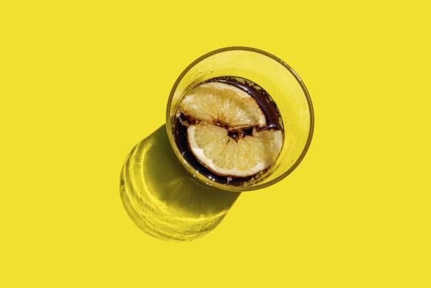 Studio shot of glass of cola with lemon slices GEMF03609