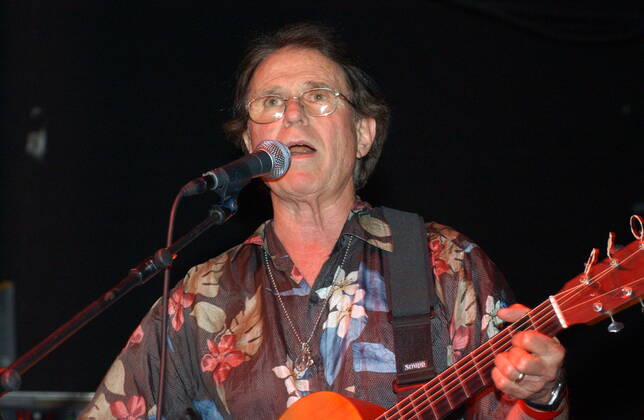 1 Konzert: Country Joe McDonald bei Heroes Of Woodstock im Berliner ColumbiaClub, Singer Songwriter, Liedermacher, Sänger, Musik, quer, halbtotale, medium, horizontal, Berlin Deutschland, Germany Copyright: xBRIGANI-ART HEINRICHx 00077038_00077038