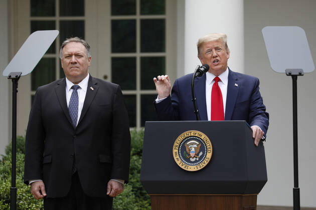 Bilder des Jahres 2020, News 05 Mai News Themen der Woche KW22 News Bilder des Tages U.S. President Donald Trump delivers remarks next to Secretary of State Mike Pompeo (L) in the Rose Garden of the White House in Washington, DC on Friday, May 29, 2020. Trump announced sanctions on China in regards to Hong Kong, and also terminated the United States relationship with the World Health Organization.  WAX20200529107 YurixGripas
