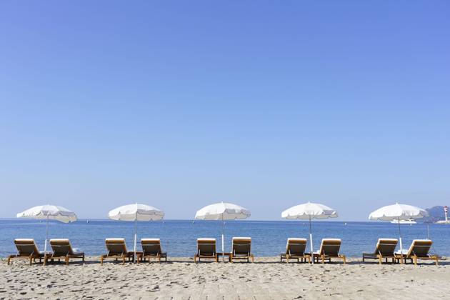 Bilder des Jahres 2020, News 05 Mai News Themen der Woche KW22 News Bilder des Tages Preparation a l ouverture des plages privees a Cannes NEWS : Deconfinement - Covid 19 Coronavirus en France - Preparation a l ouverture des plages privees - Cannes - 30 05 2020 NorbertScanella PanoramiC 