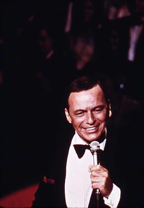 FRANK SINATRA. Strictly editorial use only in conjunction with the promotion of the film. Credit line mandatory. This image is copyright of the film company and is supplied under the terms of issue as film still. No commercial or book cover use permitted without prior consent from the film company. Mandatory credit line: Image courtesy Ronald Grant Archive Mary Evans