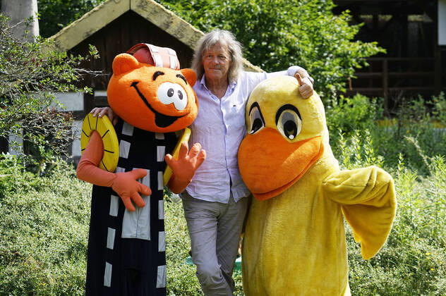 Bilder des Jahres 2020, Entertainment 06 Juni Entertainment Themen der Woche KW26 Flimmy, Friedhelm Schatz und die Filmpark-Ente beim Fototermin zum Saisonstart vom Filmpark Babelsberg in Janoschs Traumland. Potsdam, 26.06.2020