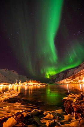 Polarlicht ueber den Hafen von Ersfjordbotn, Norwegen, Tromso polar lights over the port of Ersfjordbotn, Norway, Tromso BLWS621603