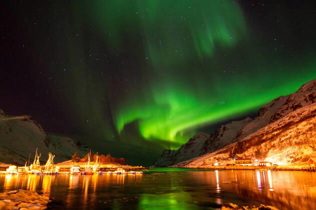 Polarlicht ueber den Hafen von Ersfjordbotn, Norwegen, Tromso polar lights over the port of Ersfjordbotn, Norway, Tromso BLWS621604