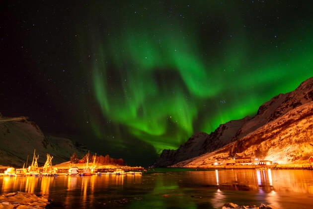 Polarlicht ueber den Hafen von Ersfjordbotn, Norwegen, Tromso polar lights over the port of Ersfjordbotn, Norway, Tromso BLWS621605