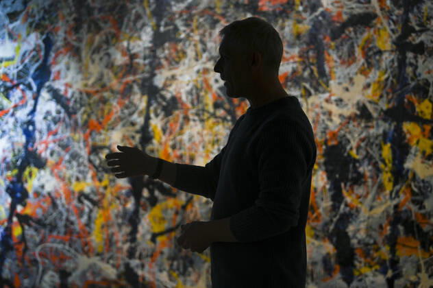 Bilder des Jahres 2020, Entertainment 06 Juni Entertainment Bilder des Tages NATIONAL GALLERY BLUE POLES CONSERVATION WORK, National Gallery of Australia Senior paintings conservator David Wise works examines the paintwork of Blue Poles by American artist Jackson Pollock during conservation work at the National Gallery of Australia in Canberra, Tuesday, June 30, 2020. Regarded as one of the most important and valuable artworks, the National Gallery of Australia partly used the shutdown during the Coronavirus pandemic to examine and conserve the 47 year old painting for the first time since purchasing it in 1973. ( NO ARCHIVING, EDITORIAL USE ONLY, NO USE IN BOOKS WITHOUT CONSENT CANBERRA ACT AUSTRALIA  Copyright: xLUKASxCOCHx 20200630001477054614
