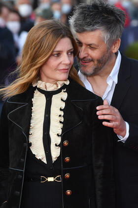 Entertainment Themen der Woche KW27 Bilder des Jahres 2020, Entertainment 06 Juni Entertainment Bilder des Tages 34e Festival de Cabourg. Ceremonie. CHIARA MASTROIANNI. Christophe Honoré. 257092 2020-06-29 Cabourg France  Copyright: xSergexArnalx xStarfacex STAR_257092_086