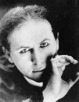 HARRY HOUDINI PICTURE FROM THE RONALD GRANT ARCHIVE. Strictly editorial use only in conjunction with the promotion of the film. Credit line mandatory. This image is copyright of the film company and is supplied under the terms of issue as film still. No commercial or book cover use permitted without prior consent from the film company.  Mandatory credit line: Image courtesy Ronald Grant Archive Mary Evans