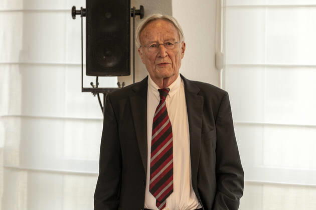 Verleihung des Landesverdienstordens Nordrhein-Westfalen am 01. Juli 2020 in Düsseldorf. Im Bild Dr. Franz-Josef Antwerpes im Vorfeld der Ordensverleihung. Antwerpes ist ehemaliger Regierungspräsident des Regierungsbezirkes Köln. Er setzte sich zu seiner Amtszeit mit spektakulären Aktionen für die Sicherheit im Verkehr ein und engagierte sich als Beiratsmitglied der AIDS-Hilfe Köln e.V. . Anlässlich des siebzigsten Geburtstages der Landesverfassung Nordrhein-Westfalens zeichnete NRW-Ministerpräsident Armin Laschet zehn Persönlichkeiten mit dem Verdienstorden des Landes für ihre Verdienste um das Gemeinwohl des Landes aus. Düsseldorf Nordrhein-Westfalen Deutschland