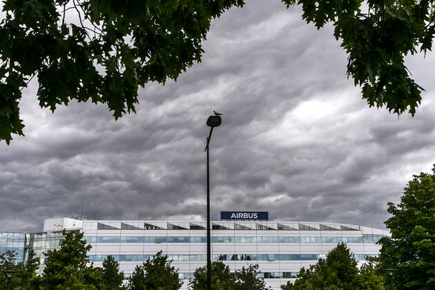 Elancourt, France July 2, 2020 - Illustration of the Airbus Defence And Space Aeronautical Industry Site. European aircraft manufacturer Airbus announced Tuesday that it will cut 15,000 jobs over the next year, as the airline industry faces unprecedented losses due to the COVID-19 pandemic AIRBUS, ECONOMIE, LOGO, GENERIQUE, ILLUSTRATION, AERONAUTIQUE, AVIATION, ENTREPRISE, LICENCIEMENTS, PLAN SOCIAL, CRISE ECONOMIQUE, YVELINES, CONSTRUCTEUR AERONAUTIQUE, AVIONS DE LIGNE, EMPLOI, CHOMAGE, INDUSTRIE FRANCAISE, GROUPE INDUSTRIEL, TRANSPORT AERIEN, CONJONCTURE, MULTINATIONALE, SUPPRESSIONS DE POSTES  Copyright: xVincentxIsorex