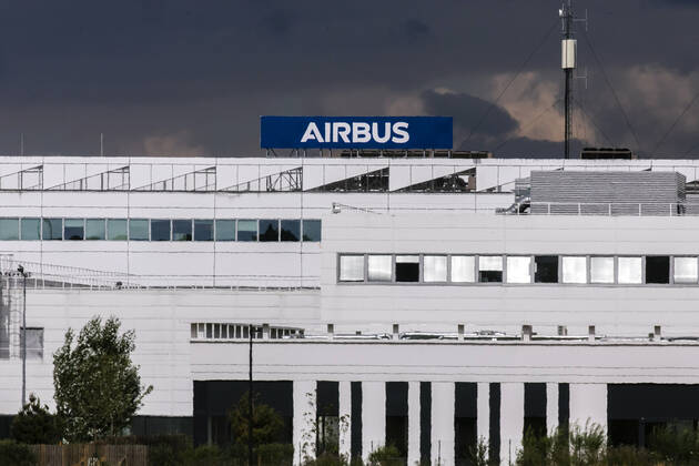 Elancourt, France July 2, 2020 - Illustration of the Airbus Defence And Space Aeronautical Industry Site. European aircraft manufacturer Airbus announced Tuesday that it will cut 15,000 jobs over the next year, as the airline industry faces unprecedented losses due to the COVID-19 pandemic AIRBUS, ECONOMIE, LOGO, GENERIQUE, ILLUSTRATION, AERONAUTIQUE, AVIATION, ENTREPRISE, LICENCIEMENTS, PLAN SOCIAL, CRISE ECONOMIQUE, YVELINES, CONSTRUCTEUR AERONAUTIQUE, AVIONS DE LIGNE, EMPLOI, CHOMAGE, INDUSTRIE FRANCAISE, GROUPE INDUSTRIEL, TRANSPORT AERIEN, CONJONCTURE, MULTINATIONALE, SUPPRESSIONS DE POSTES  Copyright: xVincentxIsorex