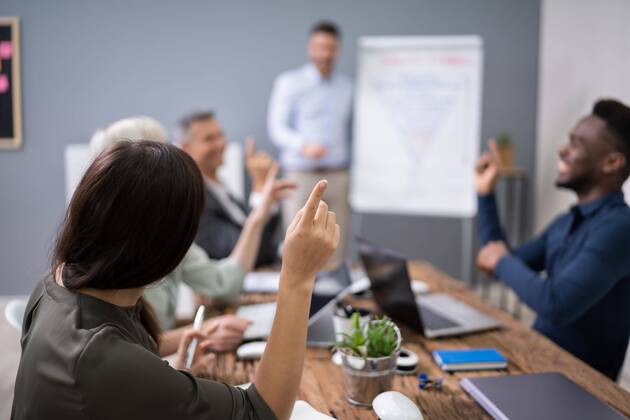 IMAGO Creative: Gesellschaft, Integration Manager Giving A Presentation To Staff Copyright: xAndreyPopovx Panthermedia27948581 ,model released, Symbolfoto