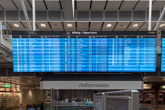 Auswirkungen Corona Flughafen München Im Bild Anzeigetafel mit Abflügen Abflug im Terminal 1. München Flughafen München Bayer Deutschland Copyright: Passion2Press MarkusxFischerx