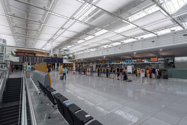 Auswirkungen Corona Flughafen München Im Bild Economy Check-In Gepäckaufgabe Lufthansa Terminal 2 T2. München Flughafen München Bayer Deutschland Copyright: Passion2Press MarkusxFischerx