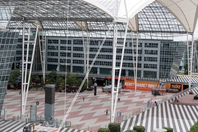 Auswirkungen Corona Flughafen München Im Bild Blick in fast leere Munich Airport Business Center. München Flughafen München Bayer Deutschland Copyright: Passion2Press MarkusxFischerx