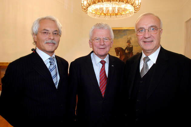 Medienpreis Civis 04.11.2003 Thomas Roth, Jobst Walter Plog und Fritz Ferdinand Pleitgen (ARD) bei der Verleihung des Journalistenpreis - Civis - im Schloss Bellevue, Spreeweg 1, Berlin - 04.11.2003 -