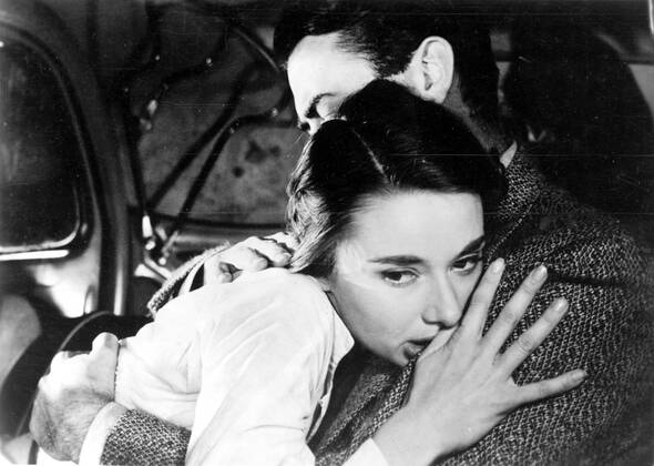 OSCARS. Beste Hauptdarstellerin. Preisträgerinnen 1951-1960 ROMAN HOLIDAY PARAMOUNT PICTURES AUDREY HEPBURN, GREGORY PECK Date: 1953. Strictly editorial use only in conjunction with the promotion of the film. Credit line mandatory. This image is copyright of the film company and is supplied under the terms of issue as film still. No commercial or book cover use permitted without prior consent from the film company.  Mandatory credit line: Image courtesy Ronald Grant Archive Mary Evans