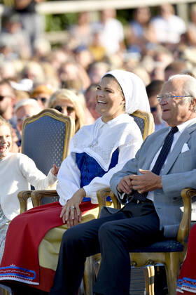 Kronprinsessan Victoria och kung Carl XVI Gustaf under firandet av Victoriadagen pa Borgholms idrottsplats, Borgholm, Öland, 2019-07-14 (c) Karin Törnblom TT kod 2377 Borgholm Sverige x2377x Copyright: xKarinxTörnblom TTx Victoriadagen 2019