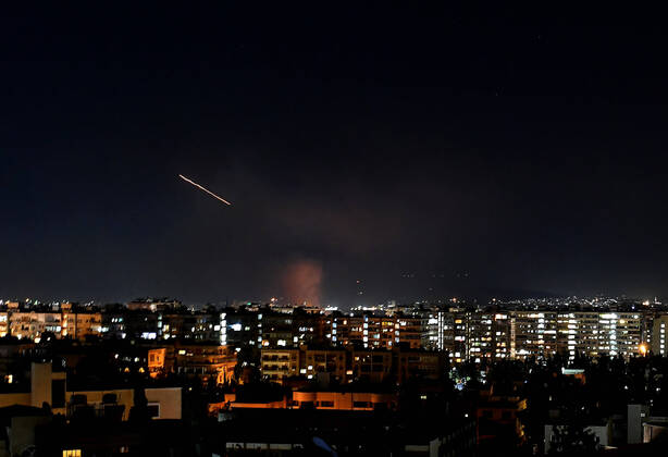 Bilder des Jahres 2020, News 07 Juli News Themen der Woche KW30 (200720) -- DAMASCUS, July 20, 2020 -- Syrian air defense missile is seen in the sky over Damascus, capital of Syria, on July 20, 2020. The Syrian air defenses responded to an Israeli missile attack over the capital Damascus on Monday evening, state news agency SANA reported. (Photo by Xinhua) SYRIA-DAMASCUS-ISRAELI ATTACK-AIR DEFENSES-MISSILES AmmarxSafarjalani 