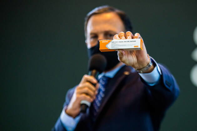 Bilder des Jahres 2020, News 07 Juli News Themen der Woche KW30 News Bilder des Tages July 21, 2020, Sao Paulo, Sao Paulo, Brasil: (INT) Sao Paulo s government starts CORONAVAC tests. July 21,2020, Sao Paulo, Brazil: In a press conference this morning, the Governor of Sao Paulo, Joao Doria, announces the beginning of the tests of the Chinese CORONAVAC vaccine in Brazilian volunteers at Hospital das Clinicas. 20 thousand doses of the vaccine were sent to the Butanta Institute to fight the pandemic of the New Coronavirus (Covid19), according to the government of Sao Paulo,the forecast to make the vaccine available to the population should occur in the beginning of 2021. ..Credit: Thenews2 Sao Paulo Brasil - ZUMAn293 20200721_znp_n293_011 Copyright: xVanxCamposx