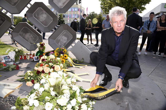 Bilder des Jahres 2020, News 07 Juli News Themen der Woche KW30 News Bilder des Tages Dieter Reiter bei einer Gedenkveranstaltung und Kranzniederlegung am Denkmal für die Opfer des Attentats am Olympia-Einkaufszentrum, bei dem am 22. Juli 2016 neun Menschen getötet wurden. München, 22.07.2020
