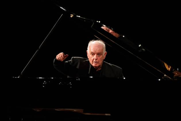 Bilder des Jahres 2020, Entertainment 07 Juli Entertainment Themen der Woche KW30 Entertainment Bilder des Tages Spanish-Argentinean pianist and orchestra conductor Daniel Barenboim performs during his concert in Granada s Music and Dance Festival in Carlos V Palace in Granada, southern Spain 24 July 2020. DANIEL BARENBOIM CONCERT IN GRANADA !ACHTUNG: NUR REDAKTIONELLE NUTZUNG!  Copyright: xMiguelxAngelxMolinax GRAF4551 20200724-637312303929760118