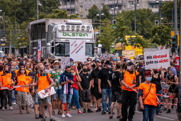 Berlin, Demonstration Rettet die Veranstaltungsbranche 24.07.2020,Berlin,Deutschland,GER,Demo Rettet die Veranstaltungsbranche.Zum inzwischen dritten Mal bringen Akteure der Sparte ihr Anliegen lautstark auf die Straßen Berlins.
