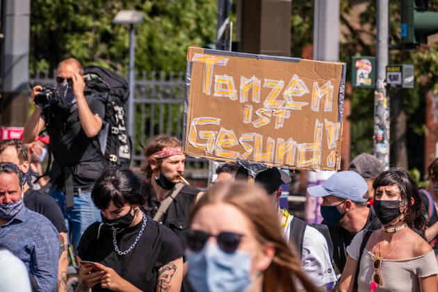 Berlin, Demonstration Rettet die Veranstaltungsbranche 24.07.2020,Berlin,Deutschland,GER,Demo Rettet die Veranstaltungsbranche.Zum inzwischen dritten Mal bringen Akteure der Sparte ihr Anliegen lautstark auf die Straßen Berlins.