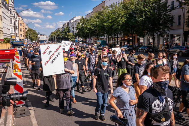 Berlin, Demonstration Rettet die Veranstaltungsbranche 24.07.2020,Berlin,Deutschland,GER,Demo Rettet die Veranstaltungsbranche.Zum inzwischen dritten Mal bringen Akteure der Sparte ihr Anliegen lautstark auf die Straßen Berlins.