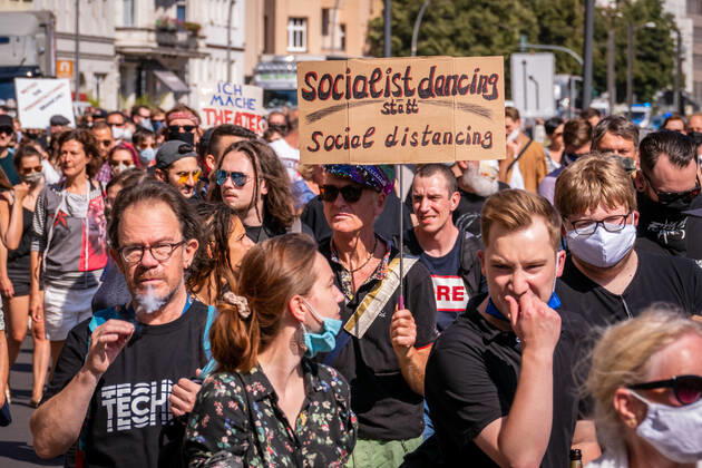 Berlin, Demonstration Rettet die Veranstaltungsbranche 24.07.2020,Berlin,Deutschland,GER,Demo Rettet die Veranstaltungsbranche.Zum inzwischen dritten Mal bringen Akteure der Sparte ihr Anliegen lautstark auf die Straßen Berlins.