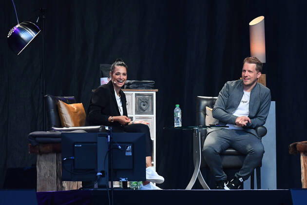 Bilder des Jahres 2020, Entertainment 07 Juli Entertainment Themen der Woche KW30 Die Pochers hier! am 26.07.2020 im Autokino am Movie Park in Bottrop In ihrem neuen Podcast Die Pochers hier! erzählen Amira und Oliver Pocher aus ihrem Leben, was die Woche über bei ihnen passiert ist, was sie beschäftigt.