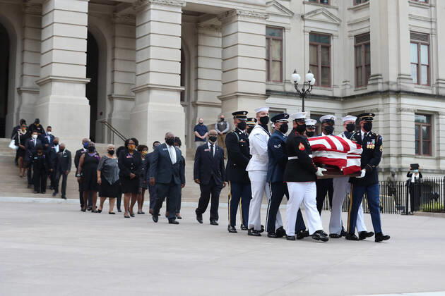 Bilder des Jahres 2020, News 07 Juli News Themen der Woche KW31 News Bilder des Tages July 30, 2020, Atlanta, Georgia, USA: An honor guard, followed by members of Georgia s Black Caucus, carries the casket of Rep. John Lewis from the Capitol on July 30, 2020 in Atlanta, Georgia. On the sixth day of the Celebration of Life for Rep. John Lewis, after traveling via motorcade from the Georgia state Capitol where he was lying in state overnight, his funeral is to be held at Ebeneezer Baptist Church in Atlanta, with burial to follow. Atlanta USA - ZUMAm67_ 20200412_zaf_m67_055 Copyright: xAlyssaxPointerx