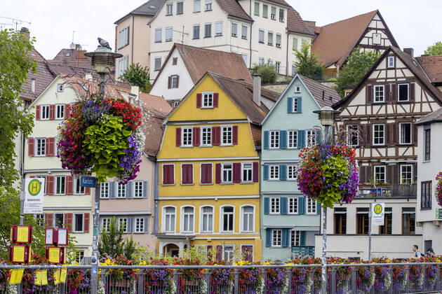 Neckarfront Tübingen mit Stiftskirche. 02.08.2020, Tübingen, Baden-Württemberg, Deutschland.