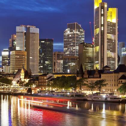 Stadtansicht am Abend mit Main und Bankenviertel, Frankfurt am Main, Hessen, Deutschland, Europa Copyright: imageBROKER/StefanxZiese iblszi05822133