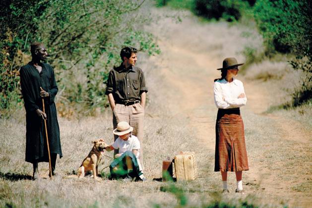 NOWHERE IN AFRICA Date: 2001. Strictly editorial use only in conjunction with the promotion of the film. Credit line mandatory. This image is copyright of the film company and is supplied under the terms of issue as film still. No commercial or book cover use permitted without prior consent from the film company. Mandatory credit line: Image courtesy BAVARIA FILM CONSTANTIN FILM PRODUCKTION MTM CINETEVE Ronald Grant Archive Mary Evans