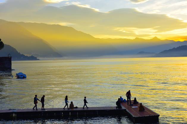 IMAGO Creative: Sommer, In den Bergen Lake Como, Valena, Sunset Sunset Sunset Sunset Sunset Sunset Sunset Sunset Sunset. Italy, The Alps, Dolomites, Lago di Como, Varenna.  603714931200098684