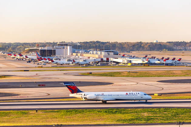 Atlanta, Vereinigte Staaten - 3. April 2019: Ein Boeing 717-200 Flugzeug der Delta Air Lines mit dem Kennzeichen N717JL auf dem Flughafen Atlanta (ATL) in den Vereinigten Staaten.