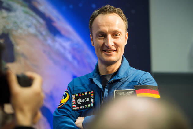 ESA Pressekonferenz, Astronaut Dr. Matthias Maurer. 02.02.2017 Darmstadt x1x ESA, Europäisches Raumfahrtkontrollzentrum - Pressekonferenz, Vorstellung des ESA-Astronauten Dr. Matthias Maurer. Im Bild (l-r): Dr. Matthias Maurer Frankfurt Frankfurt Hessen Germany