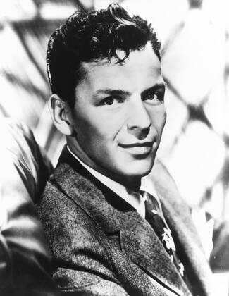 FRANK SINATRA. Strictly editorial use only in conjunction with the promotion of the film. Credit line mandatory. This image is copyright of the film company and is supplied under the terms of issue as film still. No commercial or book cover use permitted without prior consent from the film company. Mandatory credit line: Image courtesy Ronald Grant Archive Mary Evans